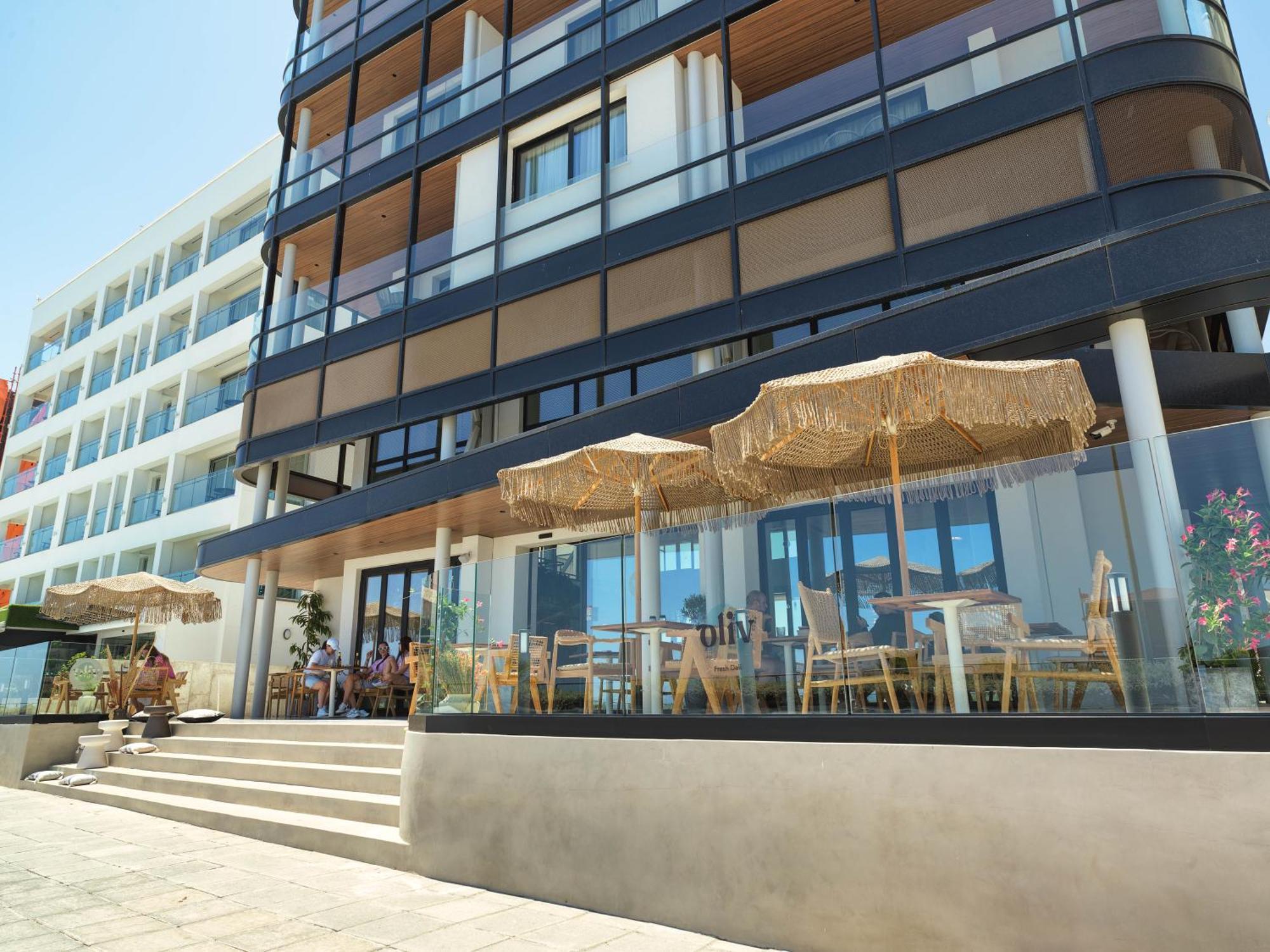 Liv Mackenzie Beach Suites Larnaca Adults Only Esterno foto