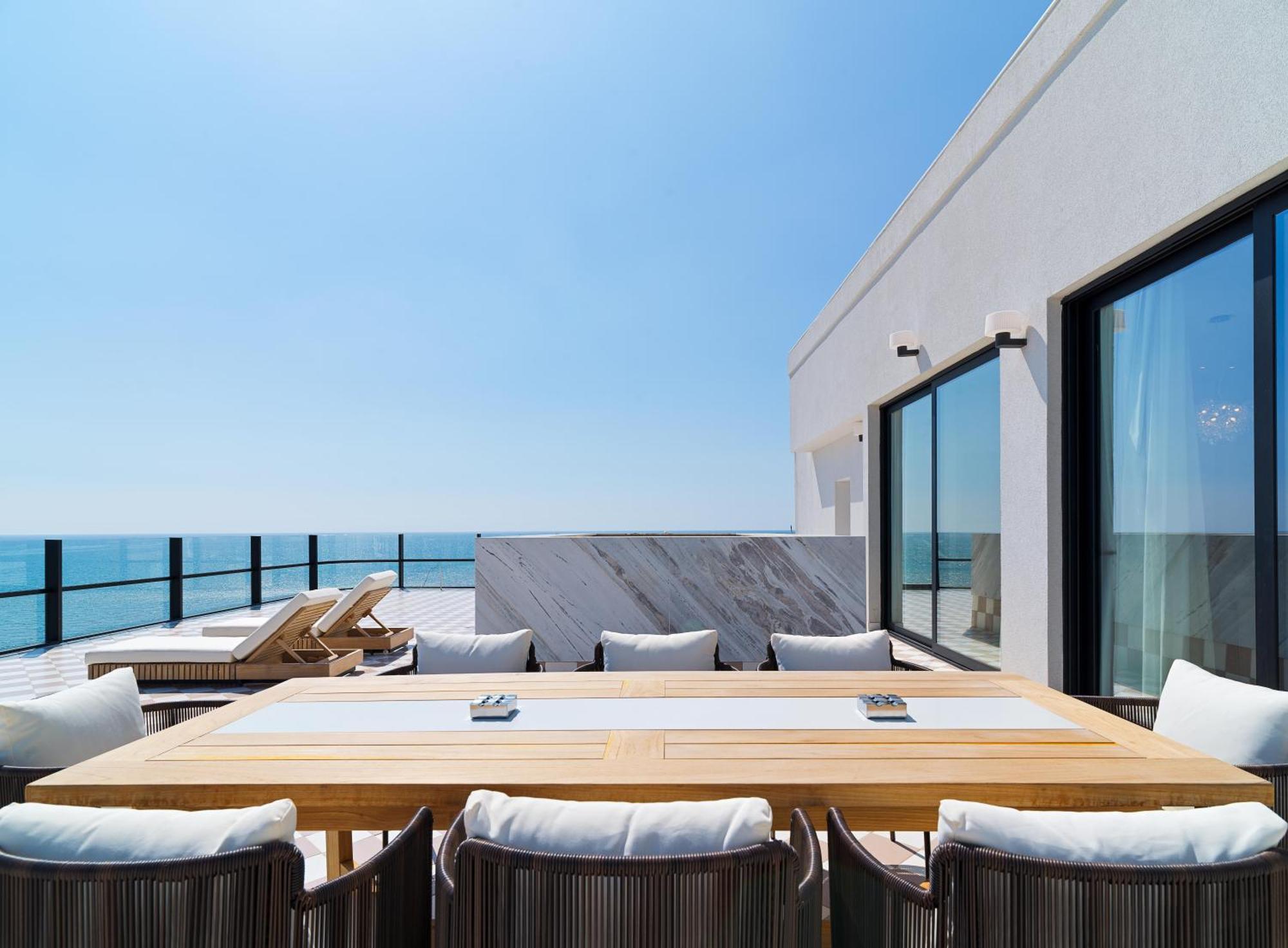 Liv Mackenzie Beach Suites Larnaca Adults Only Esterno foto